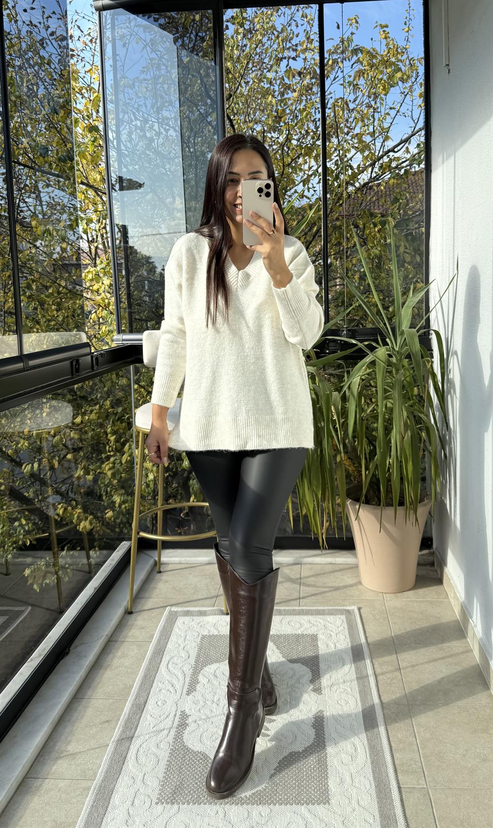 V Yaka Basic Kazak Ekru