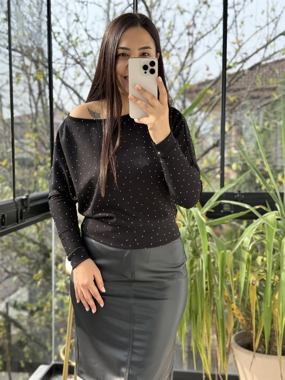 Full Taşlı Kayık Yaka Bluz Siyah