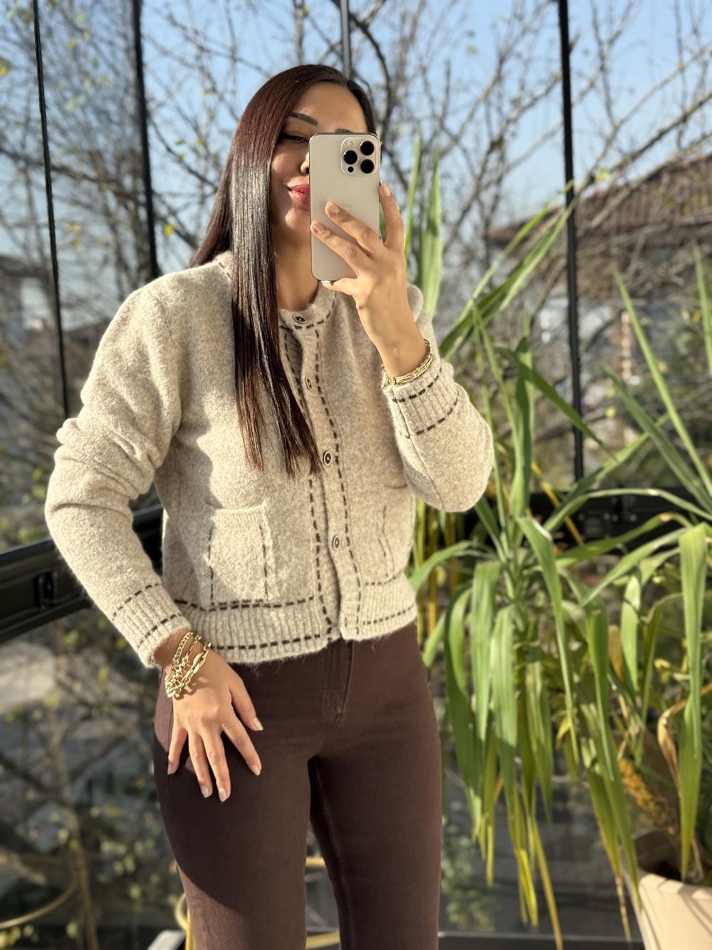 Önü Cep Detaylı Kısa Hırka Bej