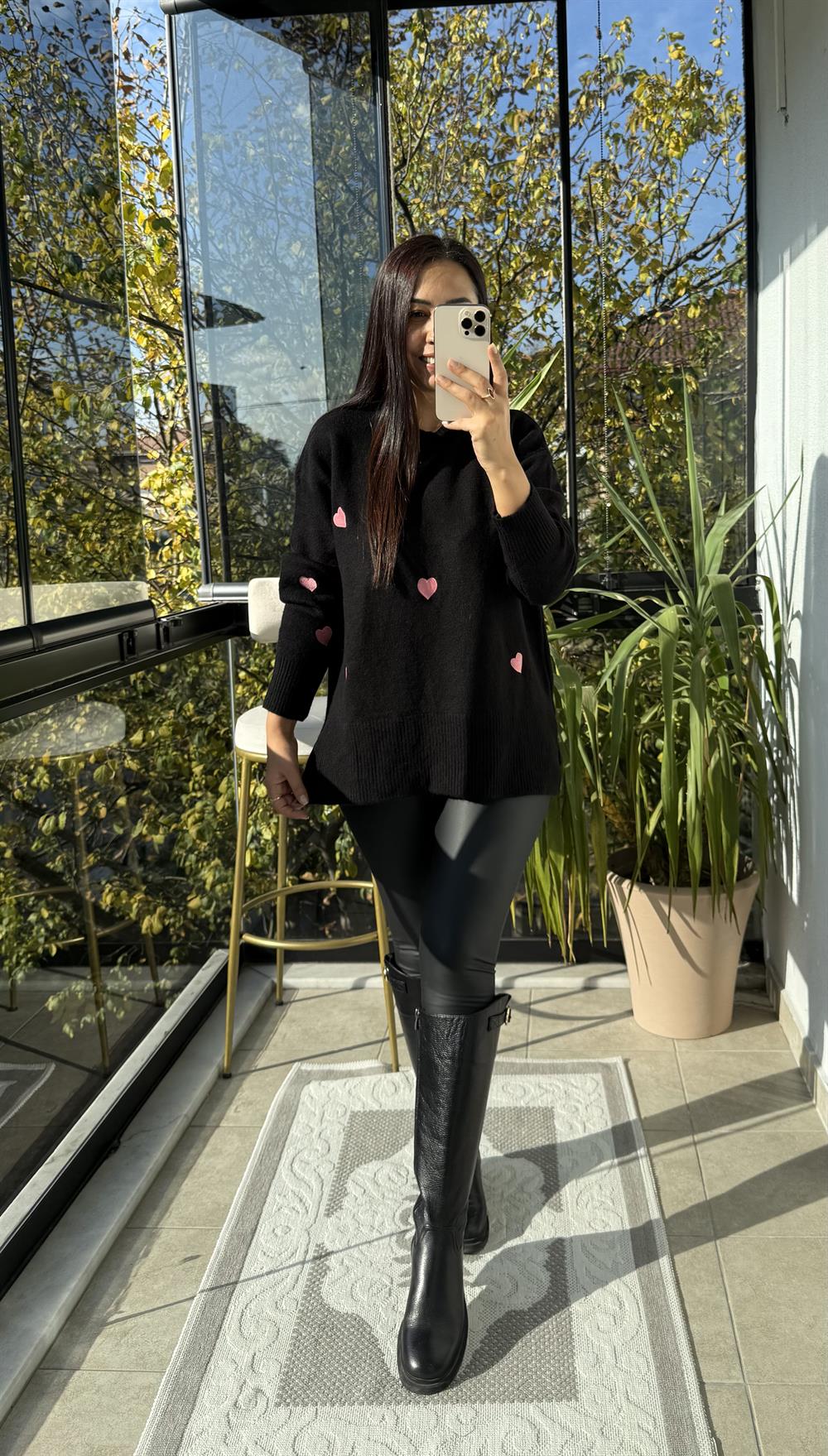 Kalp Detaylı Kazak Siyah