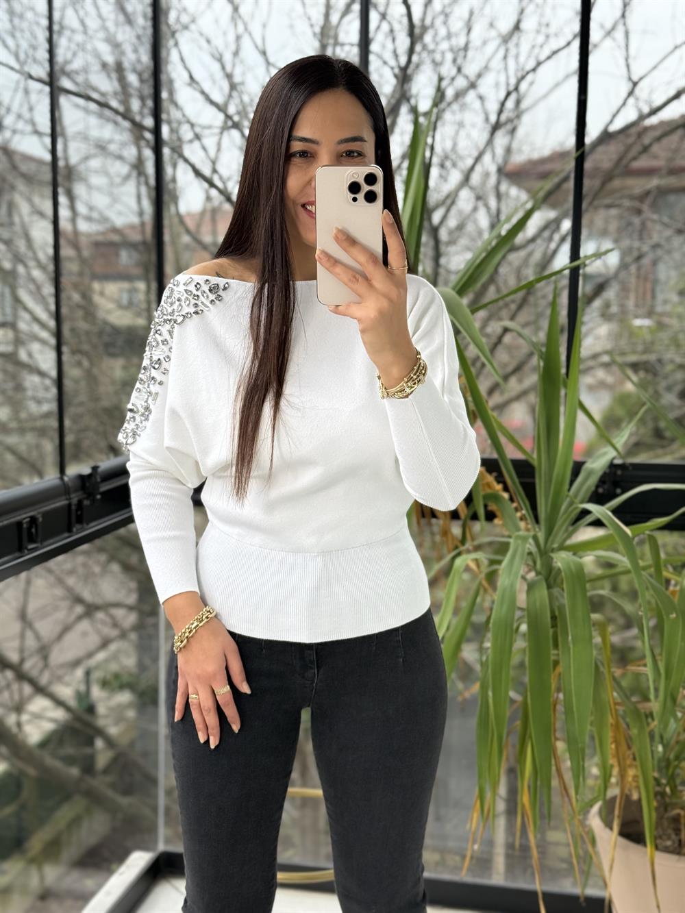 Taş İşlemeli Tek Omuz Triko Kazak Ekru