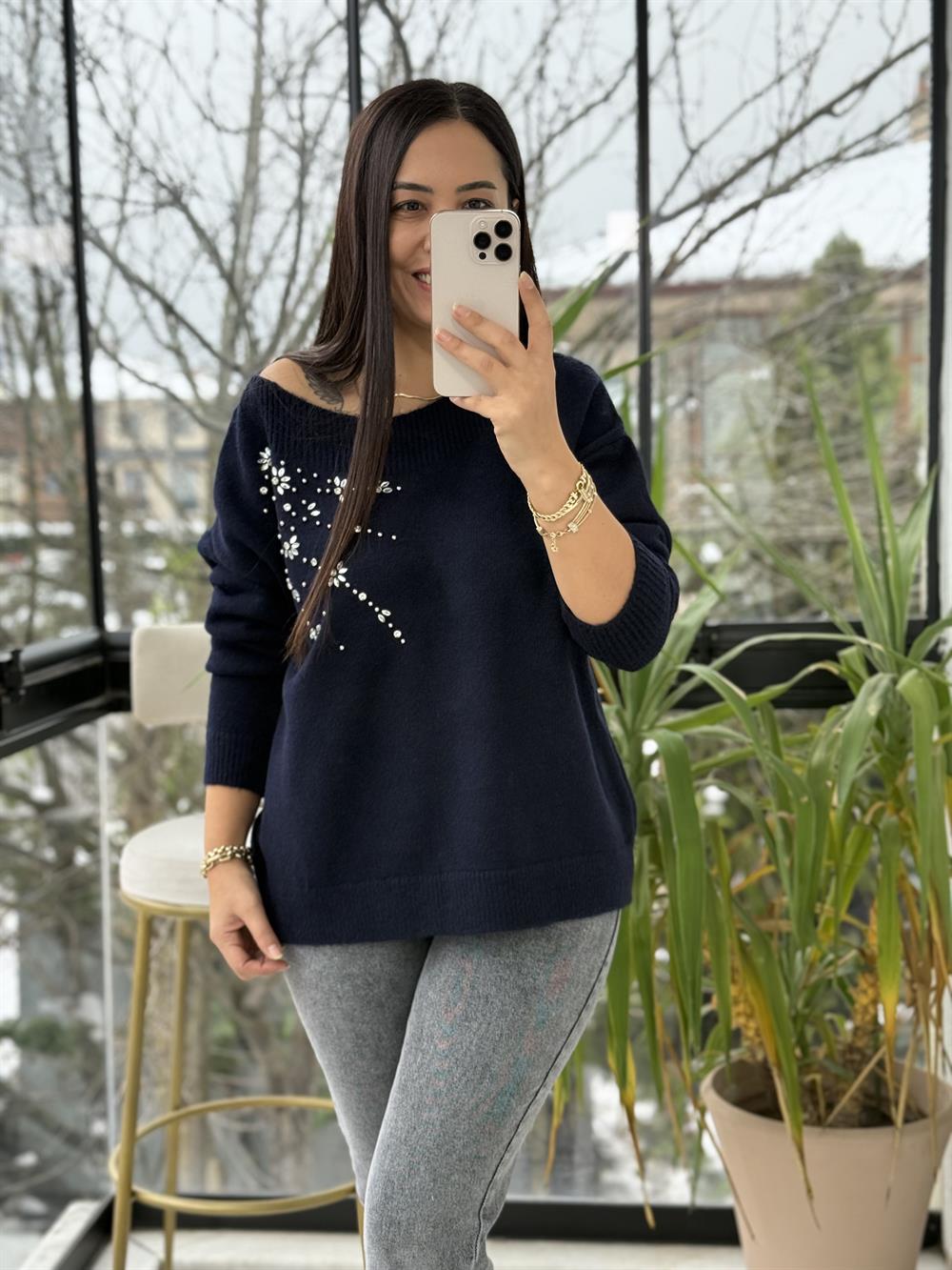 Yaka Detaylı Taşlı Yumoş Kazak Lacivert