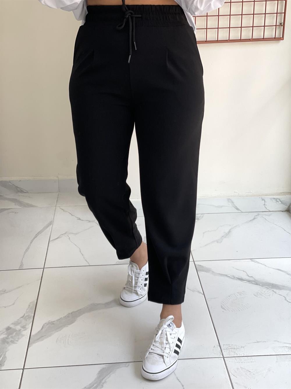 Siyah Paçaları Pensli Eşofman Pantolon