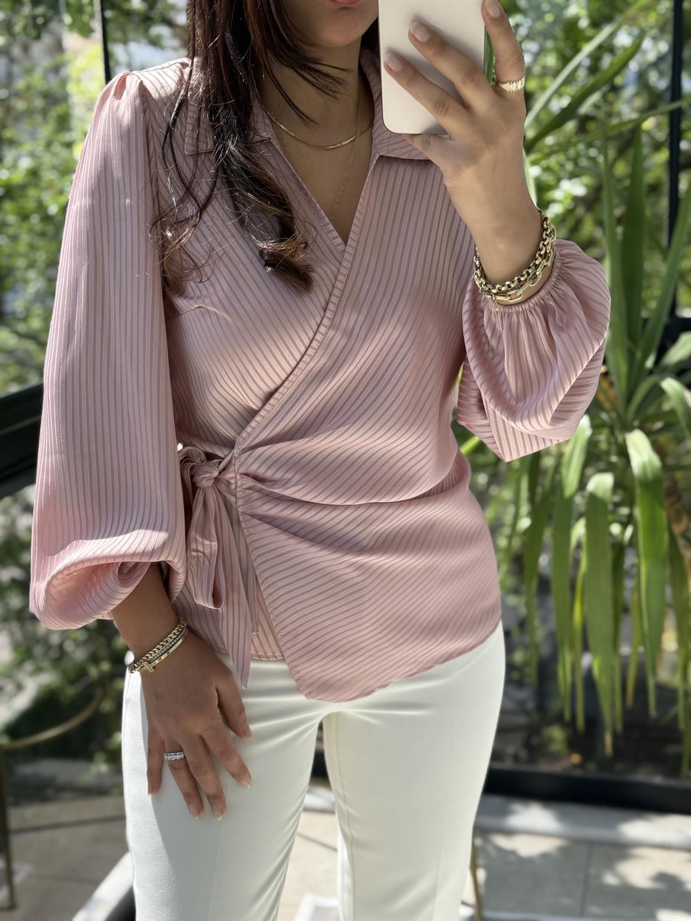 Yan Bağcıklı Yakalı Bluz Pudra
