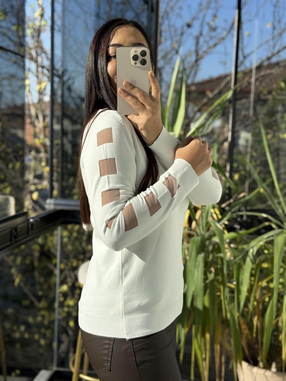 V Yaka Kolları Küp Detay Merserize Ekru