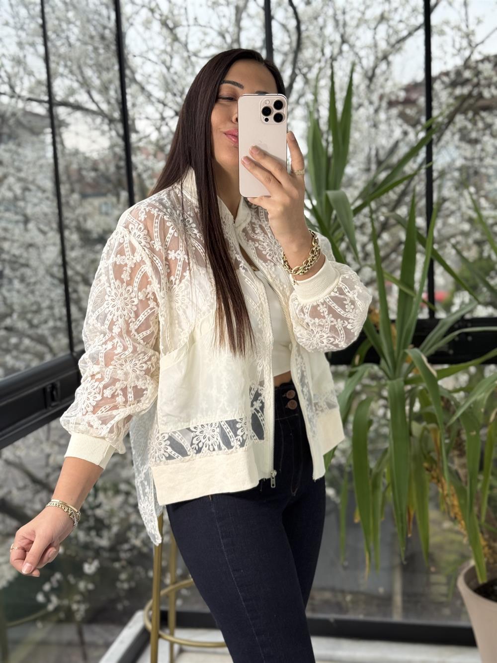 Güpür Detaylı Cepli Ceket Natural