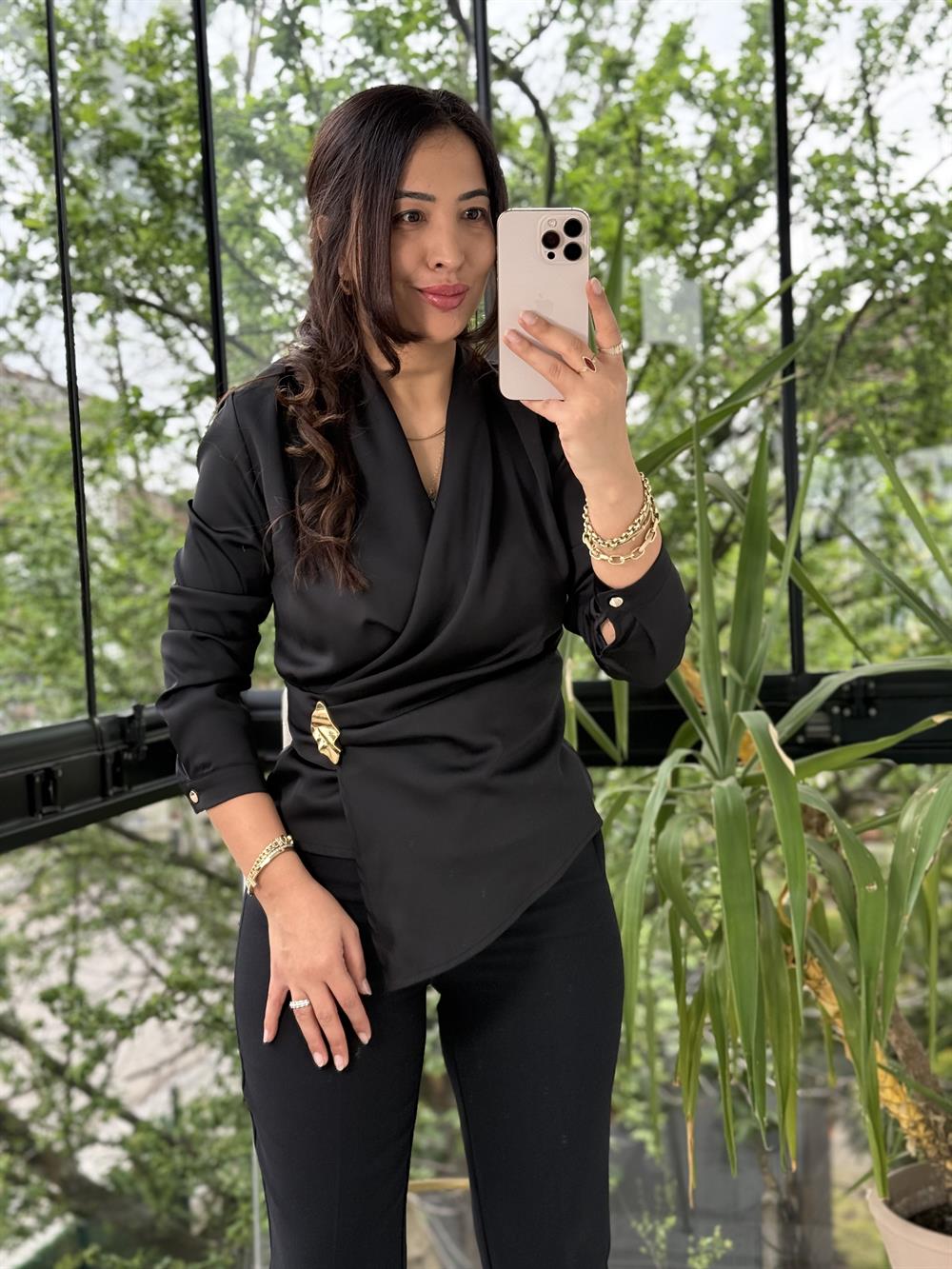 Kruvaze Yan Tokalı Bluz Siyah