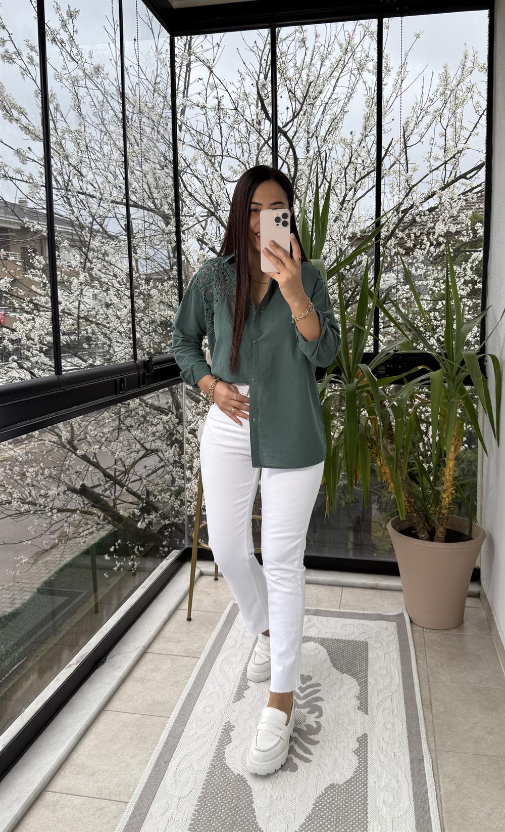 Omuz Dantel Detaylı Natural Gömlek Petrol