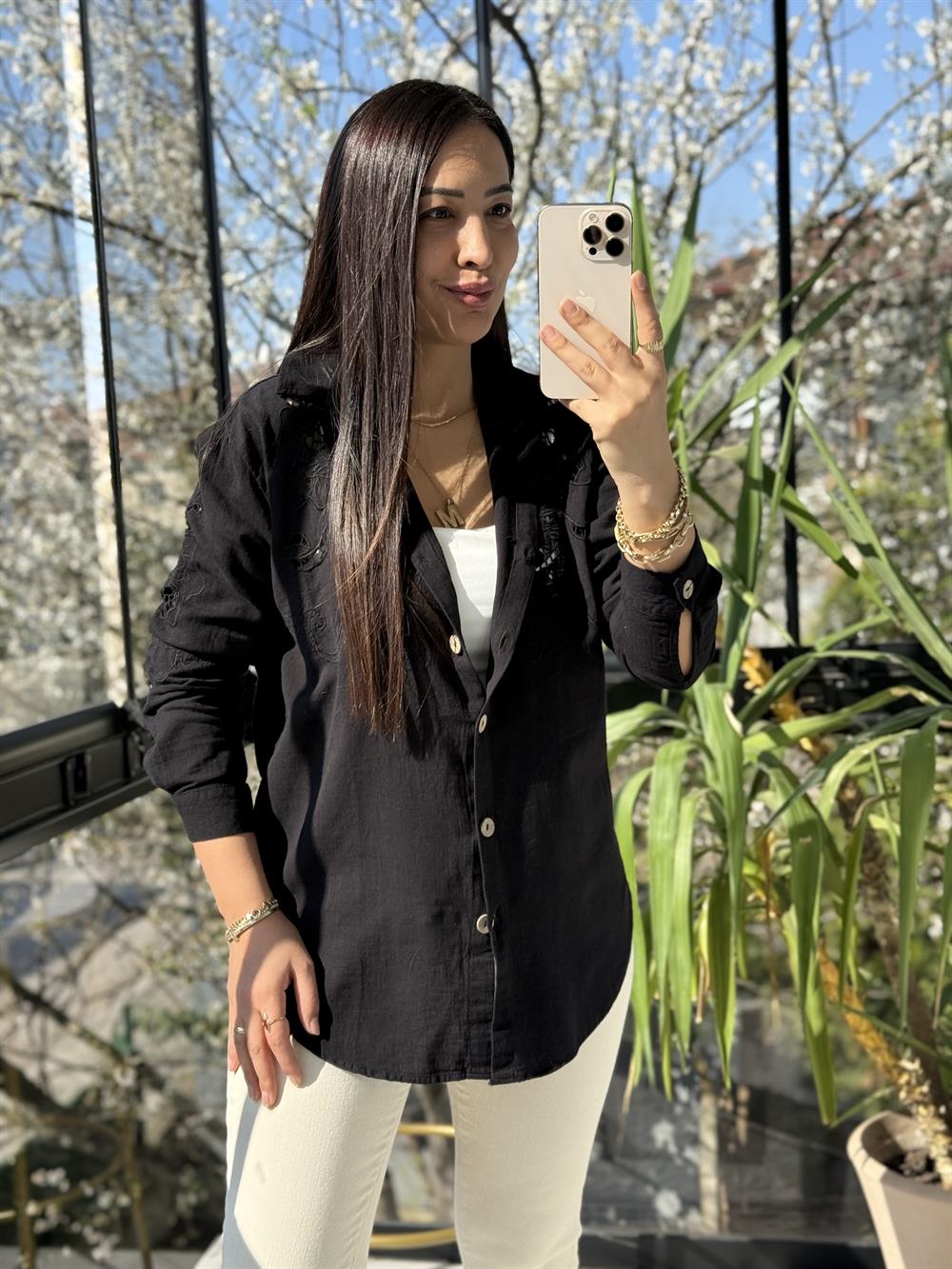 Omuzları ve Arkası Nakışlı Pamuklu Gömlek Siyah