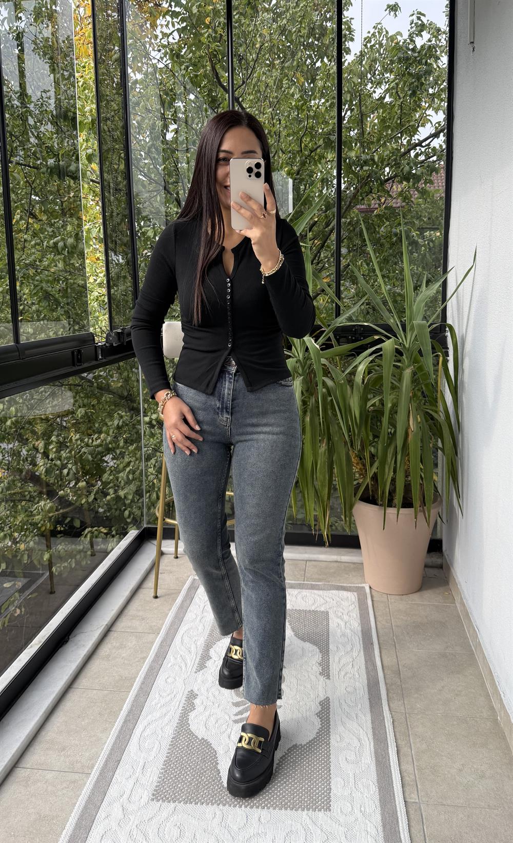 Düğme Detaylı Büzgülü Top Bluz Siyah