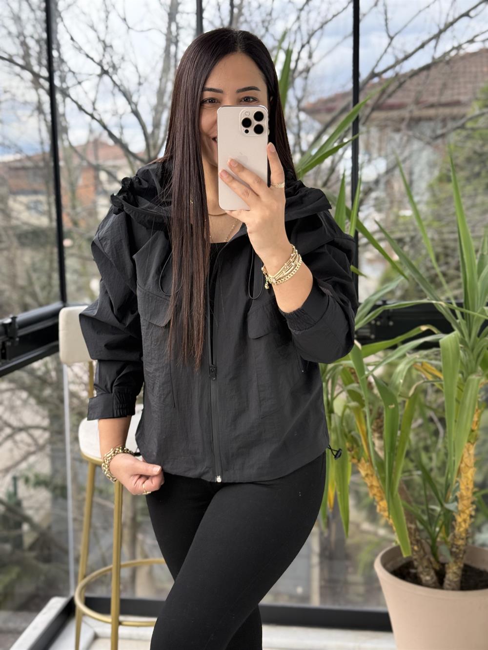 Yakası Büzgülü Yağmurluk Siyah