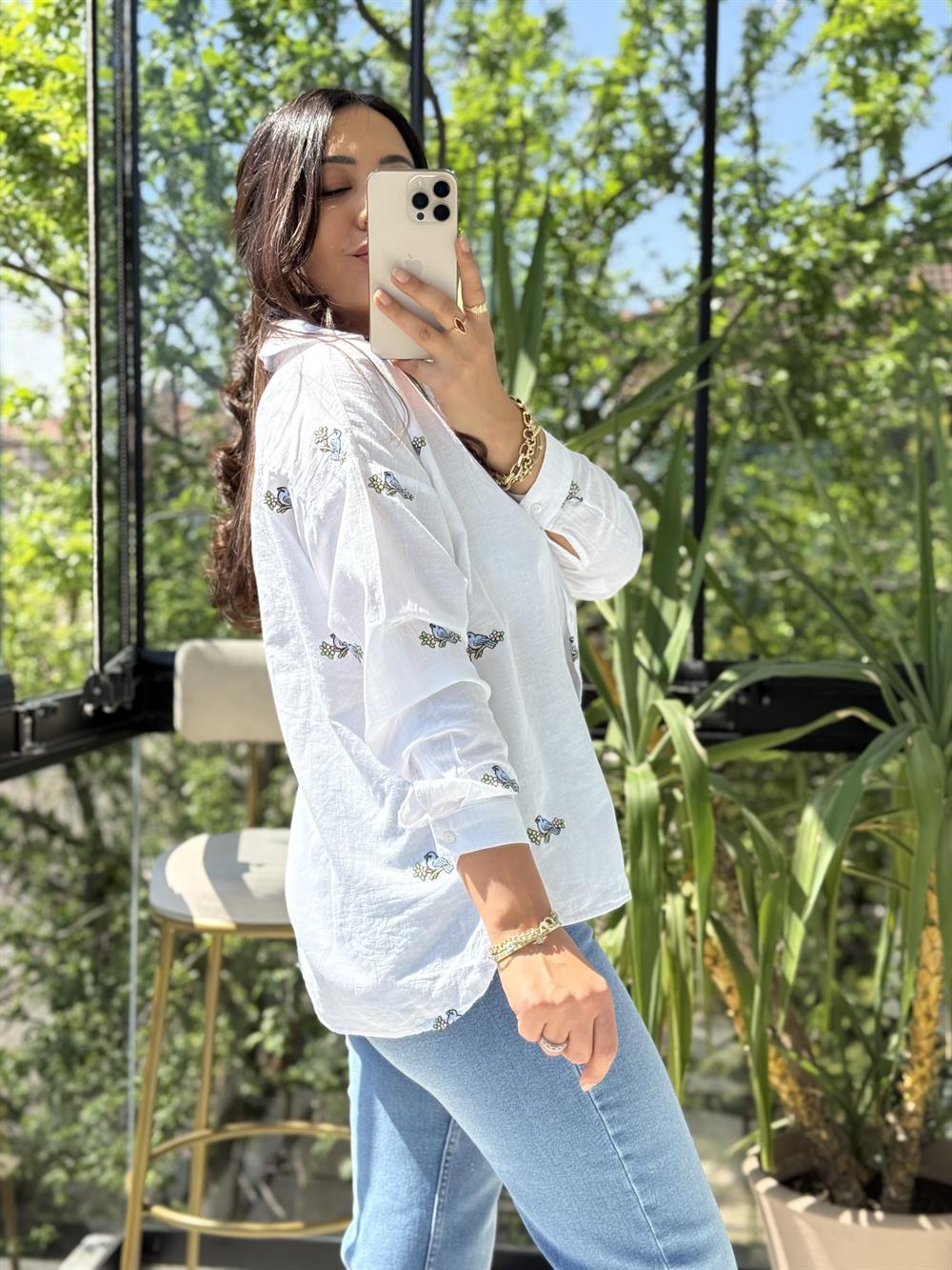 Mavi Kuş Nakışlı Gömlek Beyaz