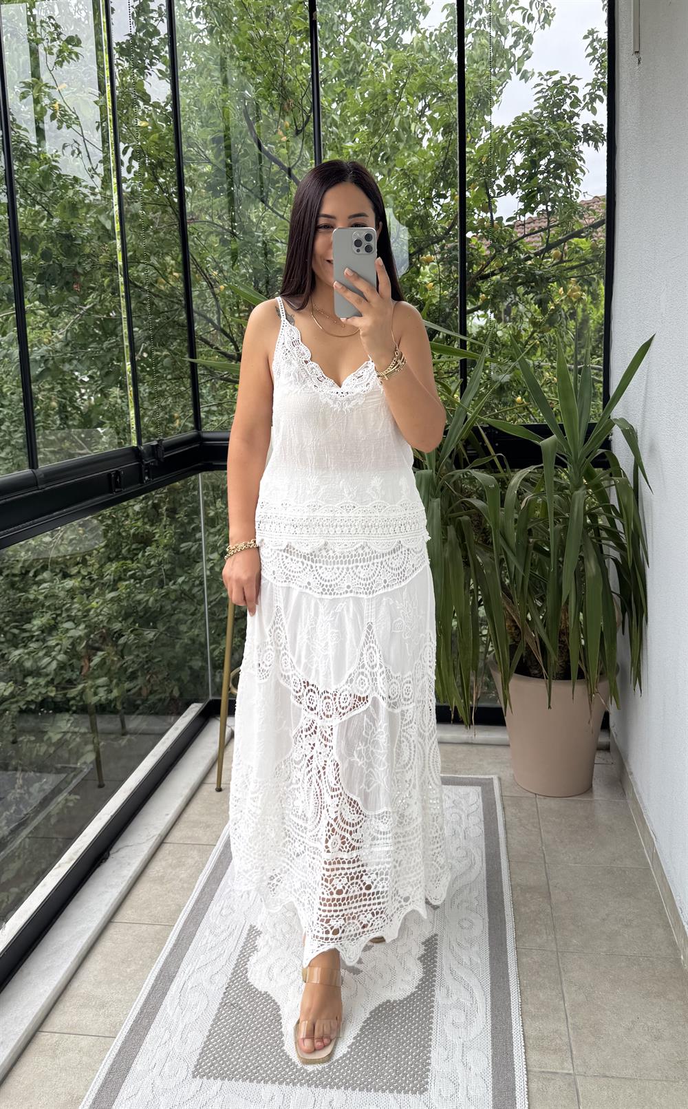 Altı Dantelli Nakışlı Atlet Beyaz