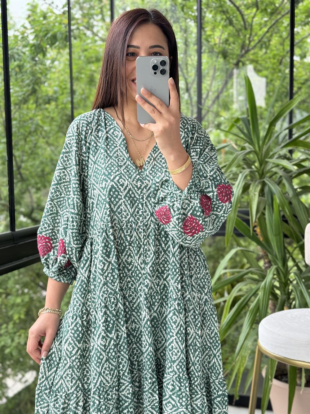 Arkası Ve kolu Nakışlı Elbise Yeşil