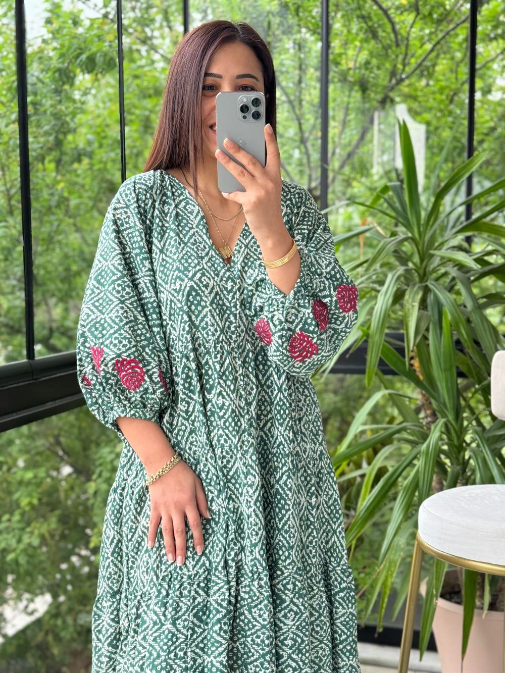 Arkası Ve kolu Nakışlı Elbise Yeşil