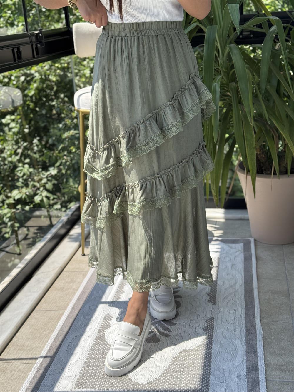 Asimetrik Fırfırlı Güpürlü Etek Haki Yeşili