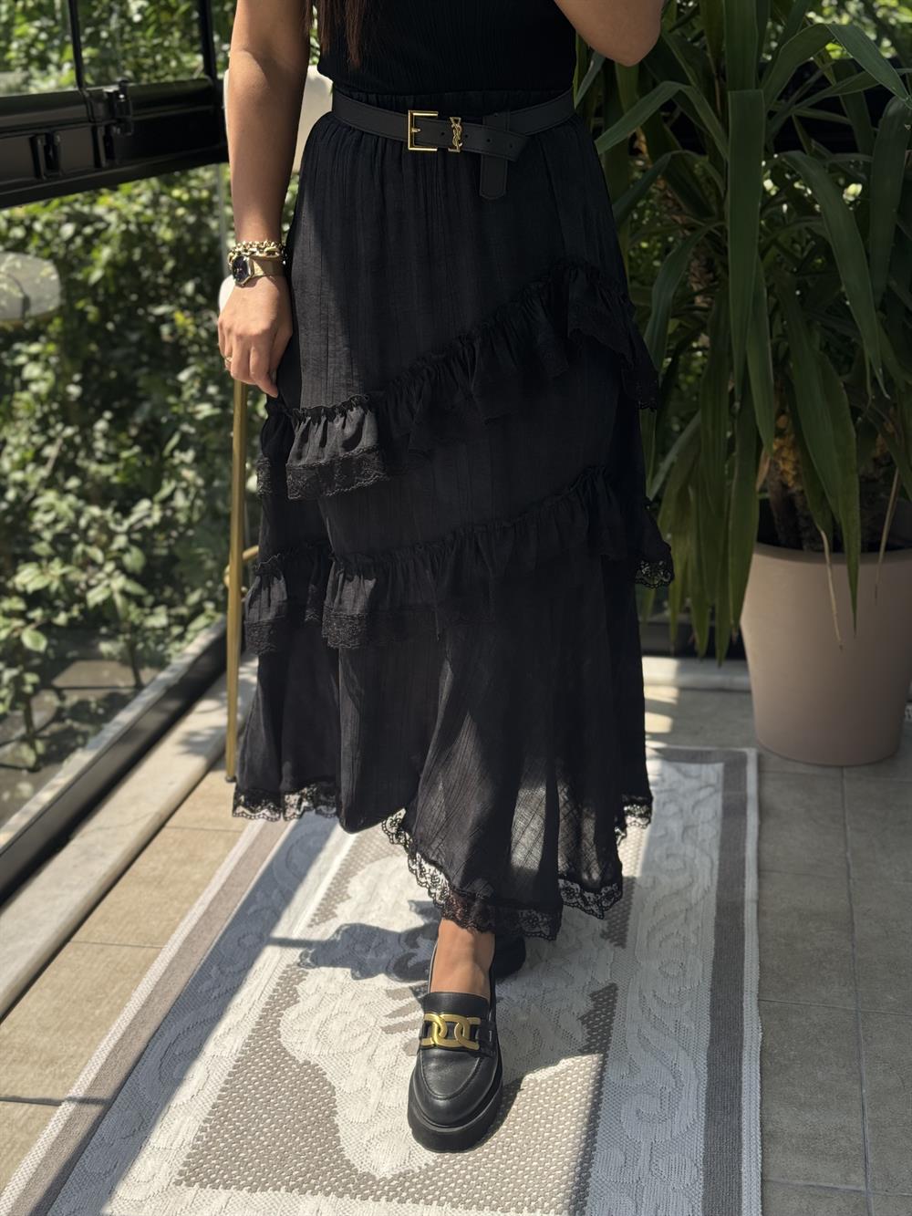 Asimetrik Fırfırlı Güpürlü Etek Siyah