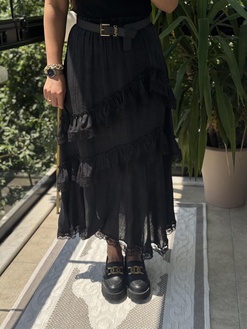 Asimetrik Fırfırlı Güpürlü Etek Siyah