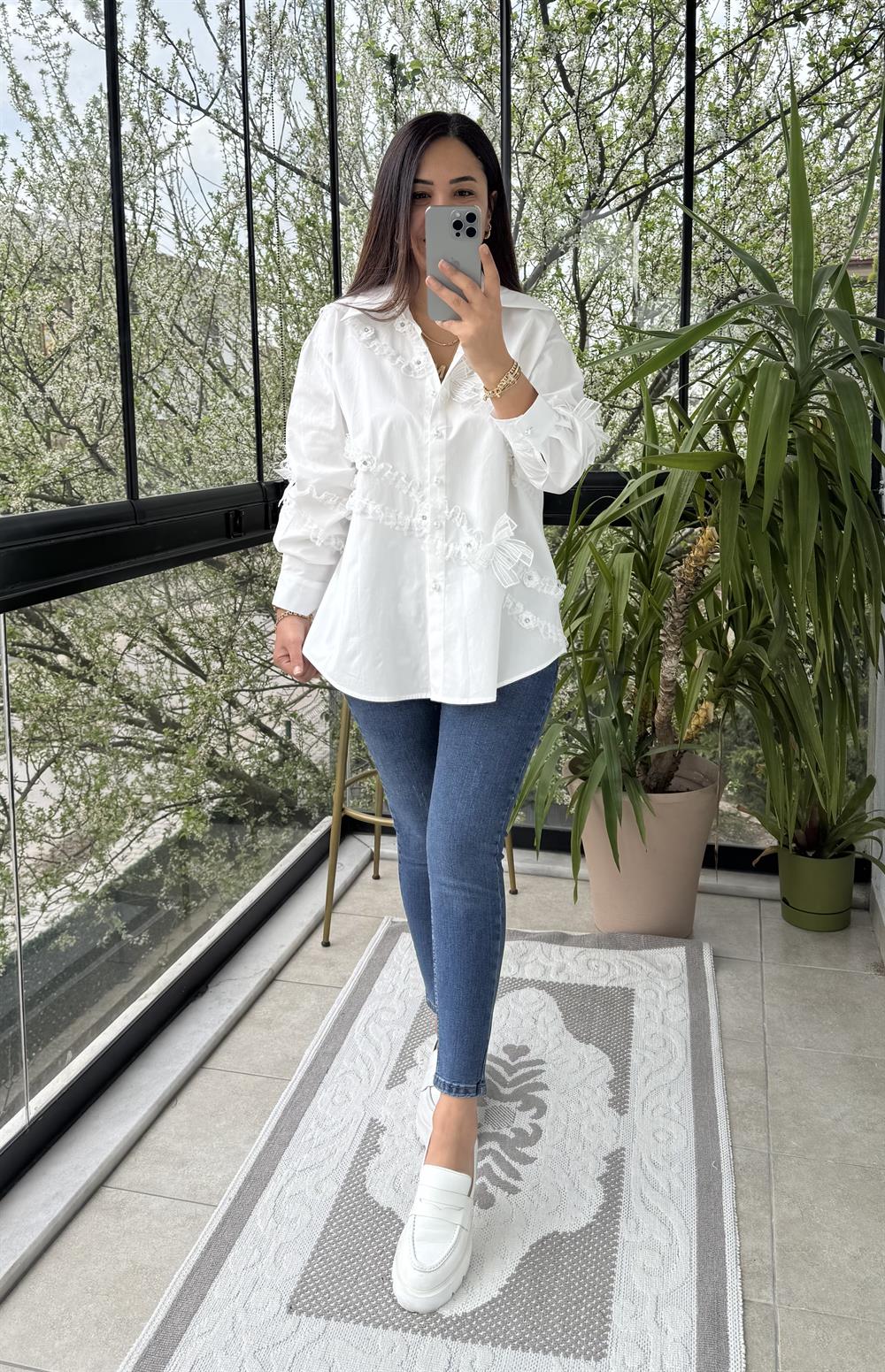 Asimetrik Güpürlü Taşlı Gömlek Beyaz