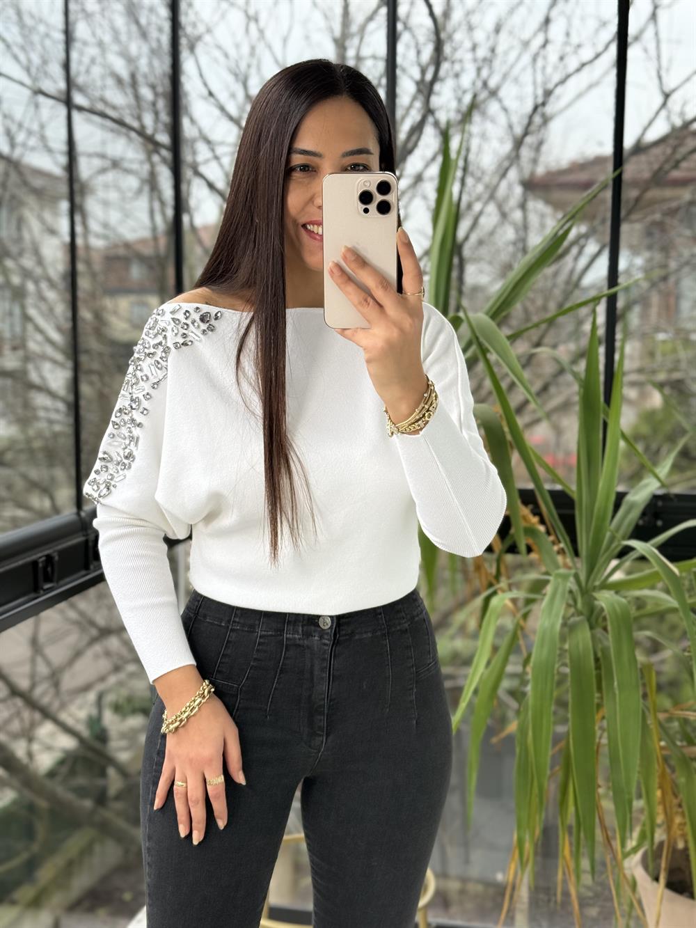 Taş İşlemeli Tek Omuz Triko Kazak Ekru