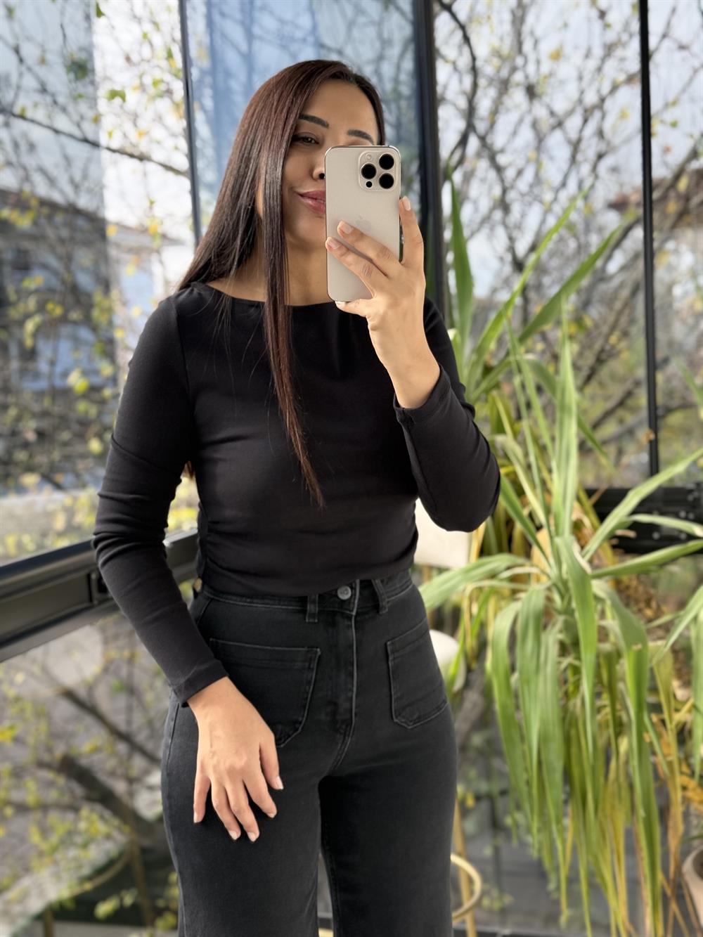 Büzgülü Kayık Yaka Top Bluz Siyah