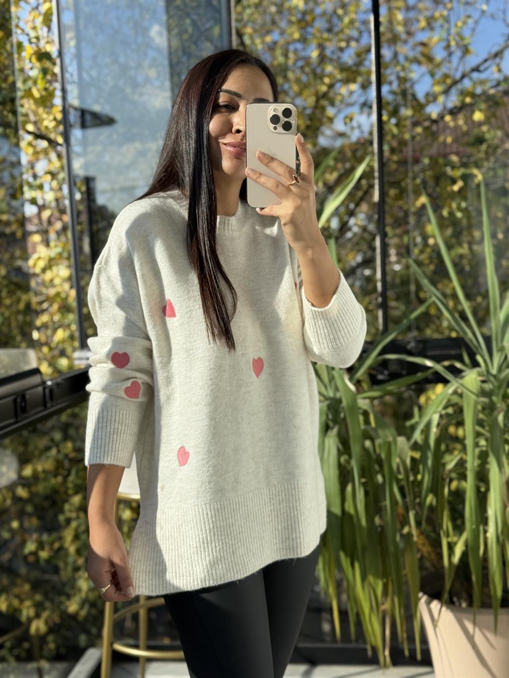 Kalp Detaylı Kazak Ekru