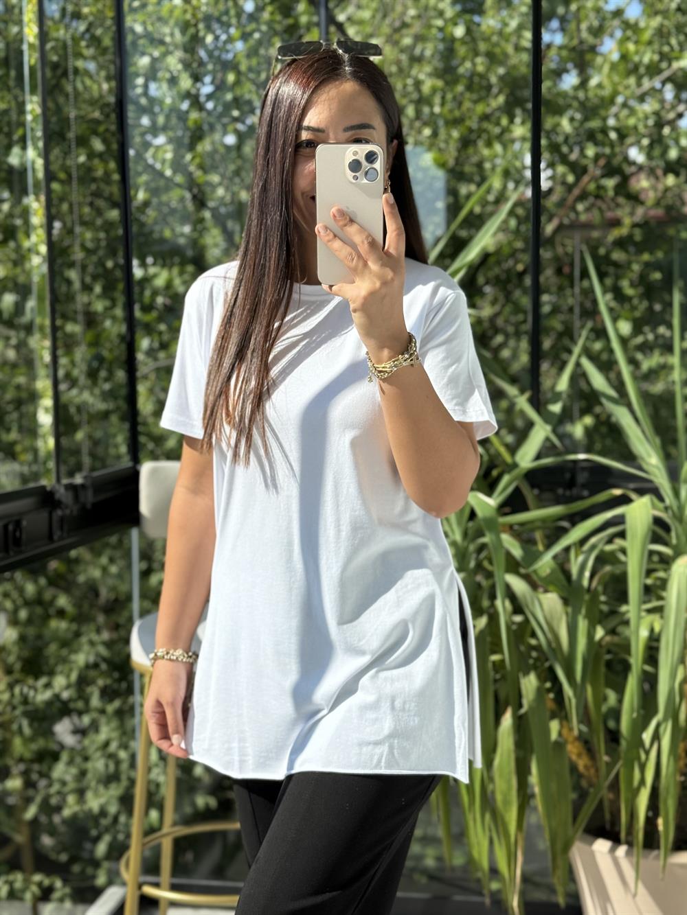 Yanları Yırtmaçlı Tişört Beyaz