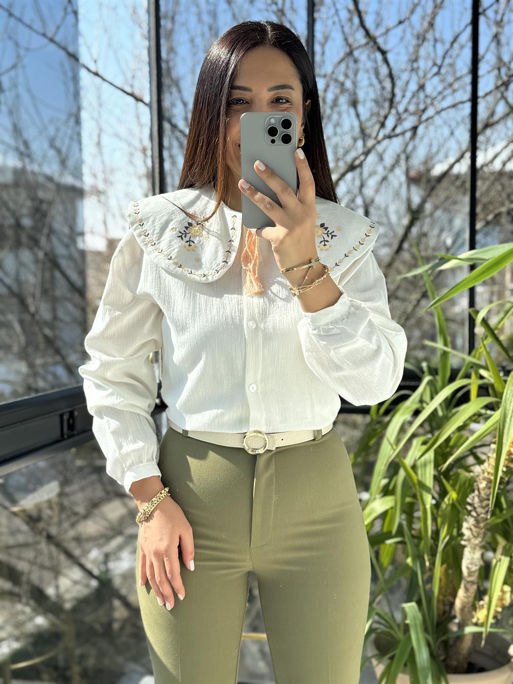 Bebe Yaka Nakışlı Gömlek Kırık Beyaz