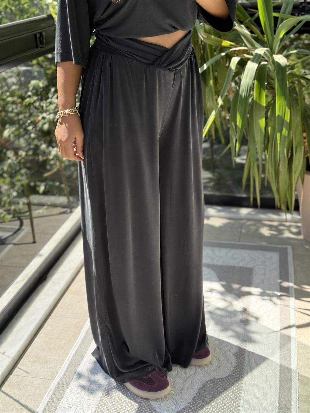 Bel Detaylı Oysh Kumaş Pantolon Siyah