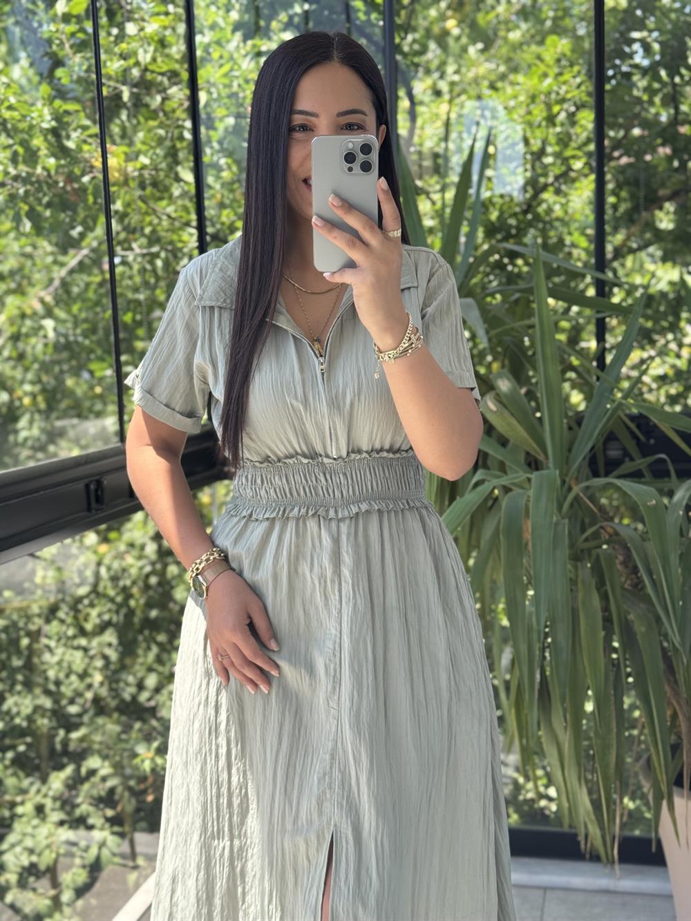 Beli Gipeli ve Fermuarlı İpeksi Elbise Çağla Yeşili