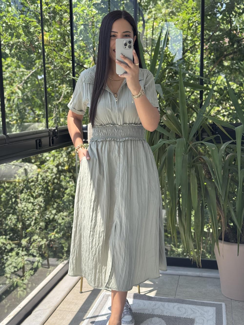 Beli Gipeli ve Fermuarlı İpeksi Elbise Çağla Yeşili