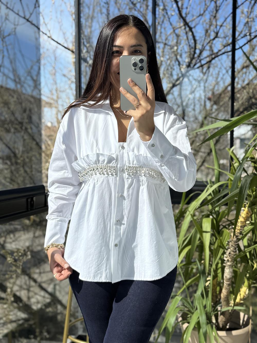 Beli Sallantılı Taşlı Gömlek Beyaz