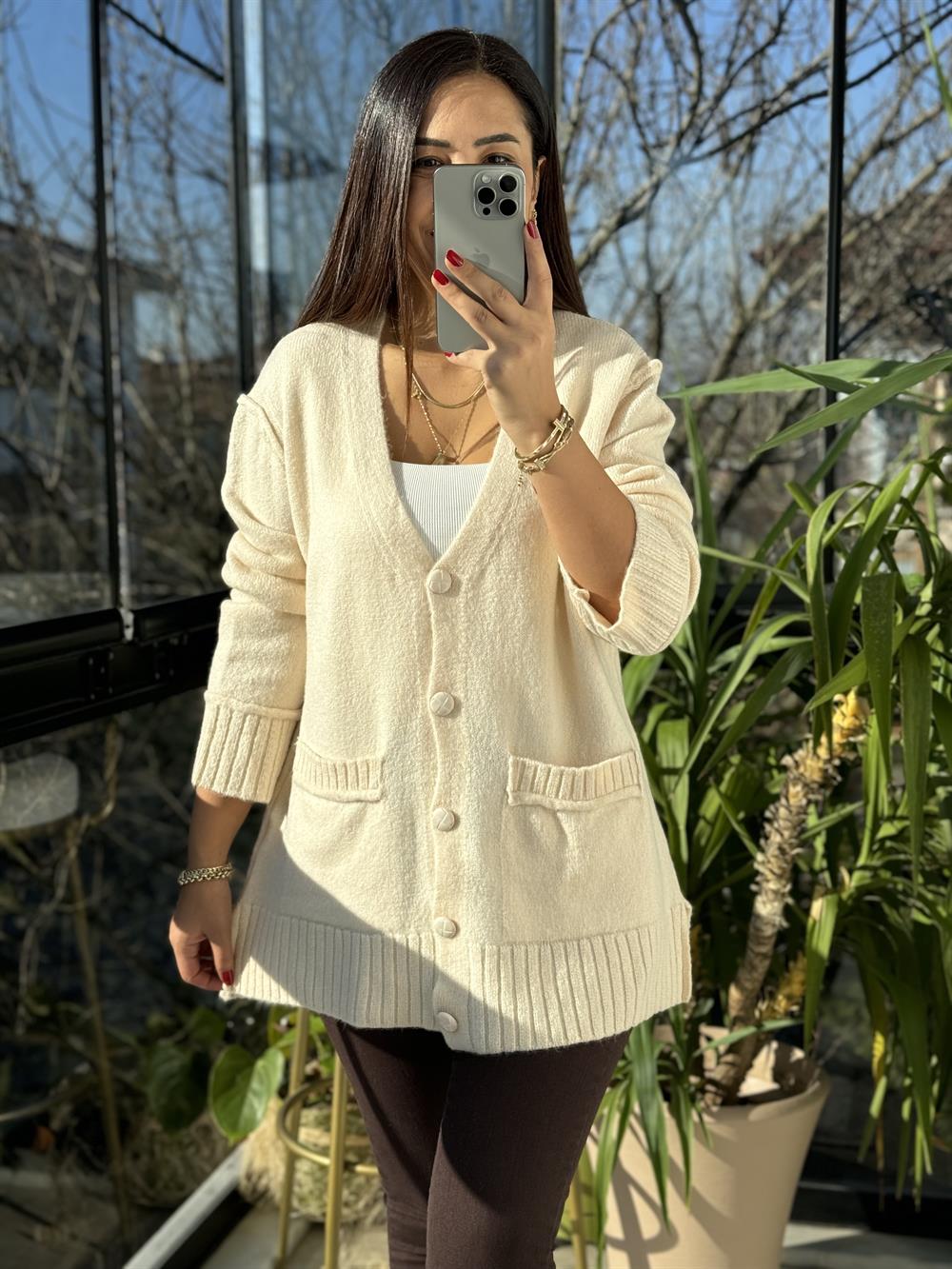 Beş Düğmeli Cepli Hırka Vanilya