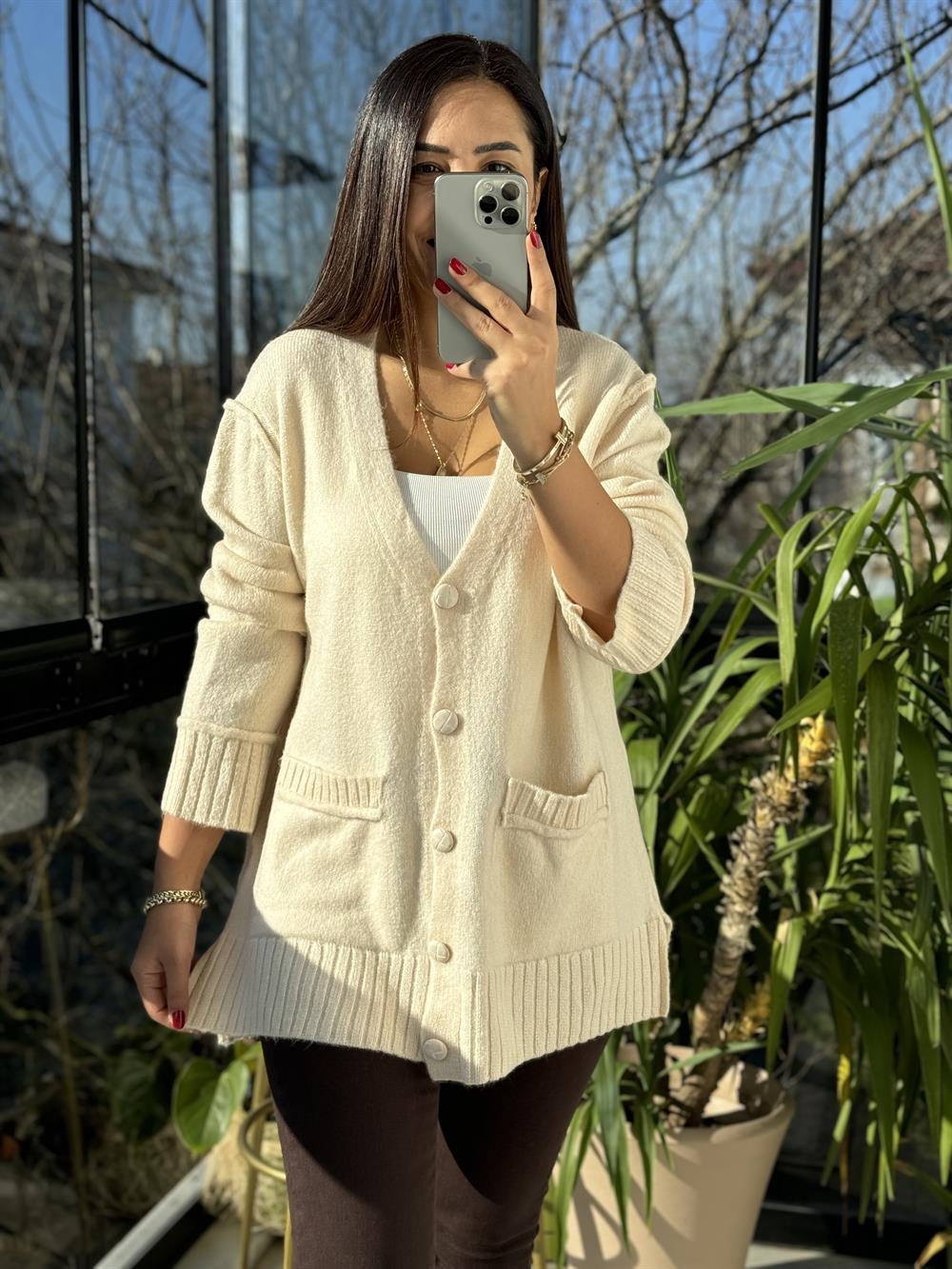 Beş Düğmeli Cepli Hırka Vanilya