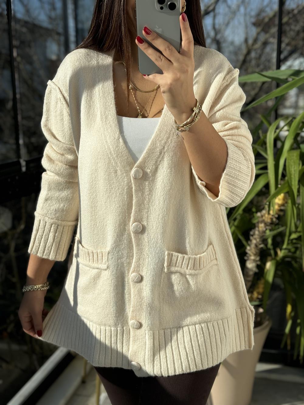 Beş Düğmeli Cepli Hırka Vanilya