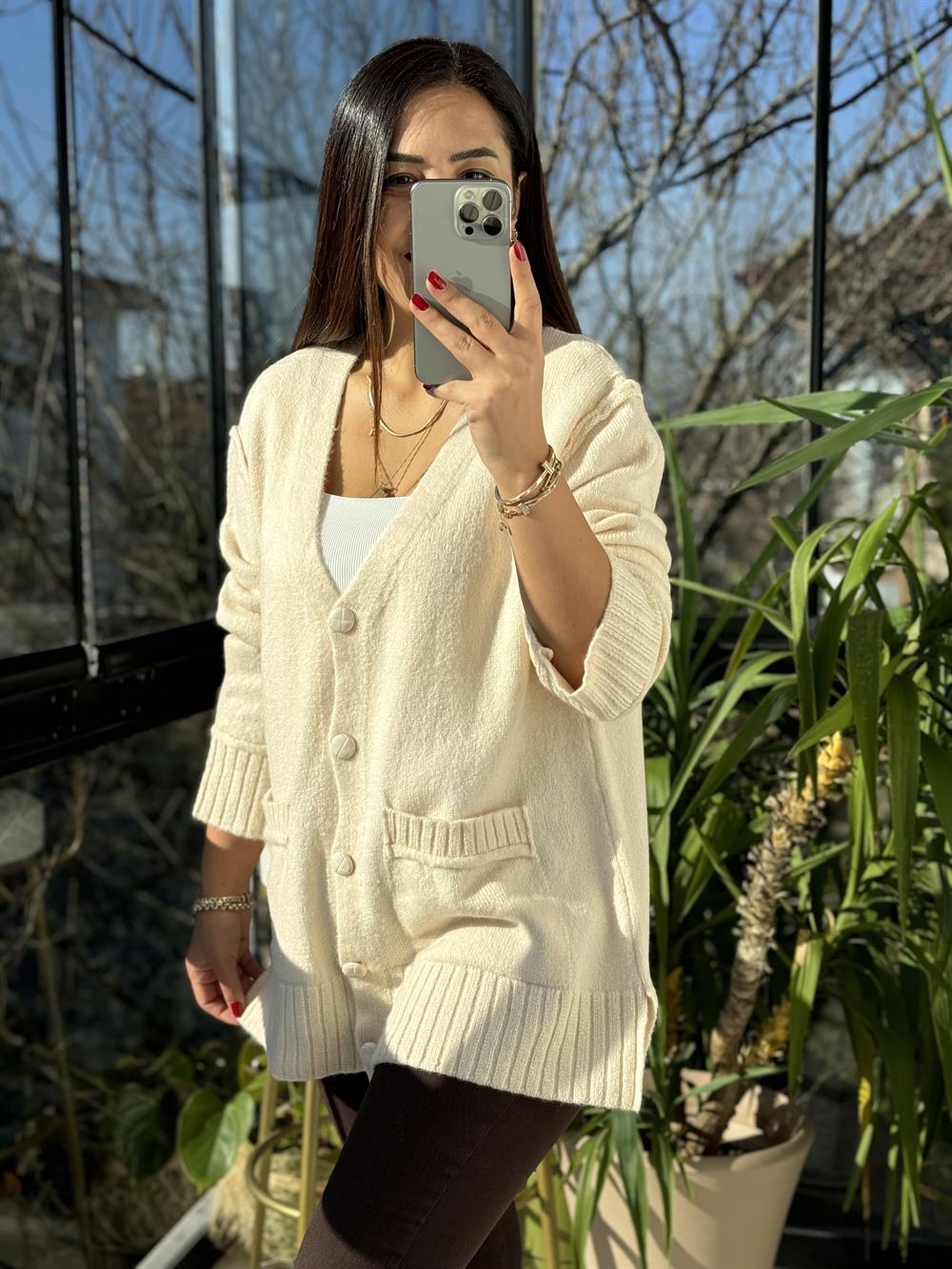 Beş Düğmeli Cepli Hırka Vanilya