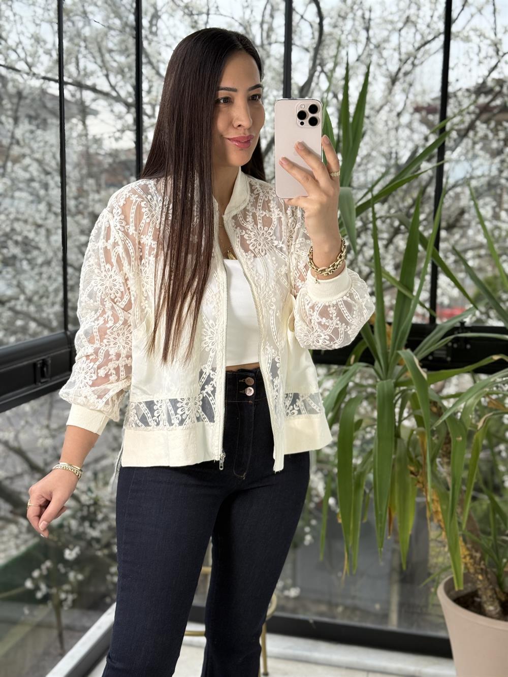 Güpür Detaylı Cepli Ceket Natural