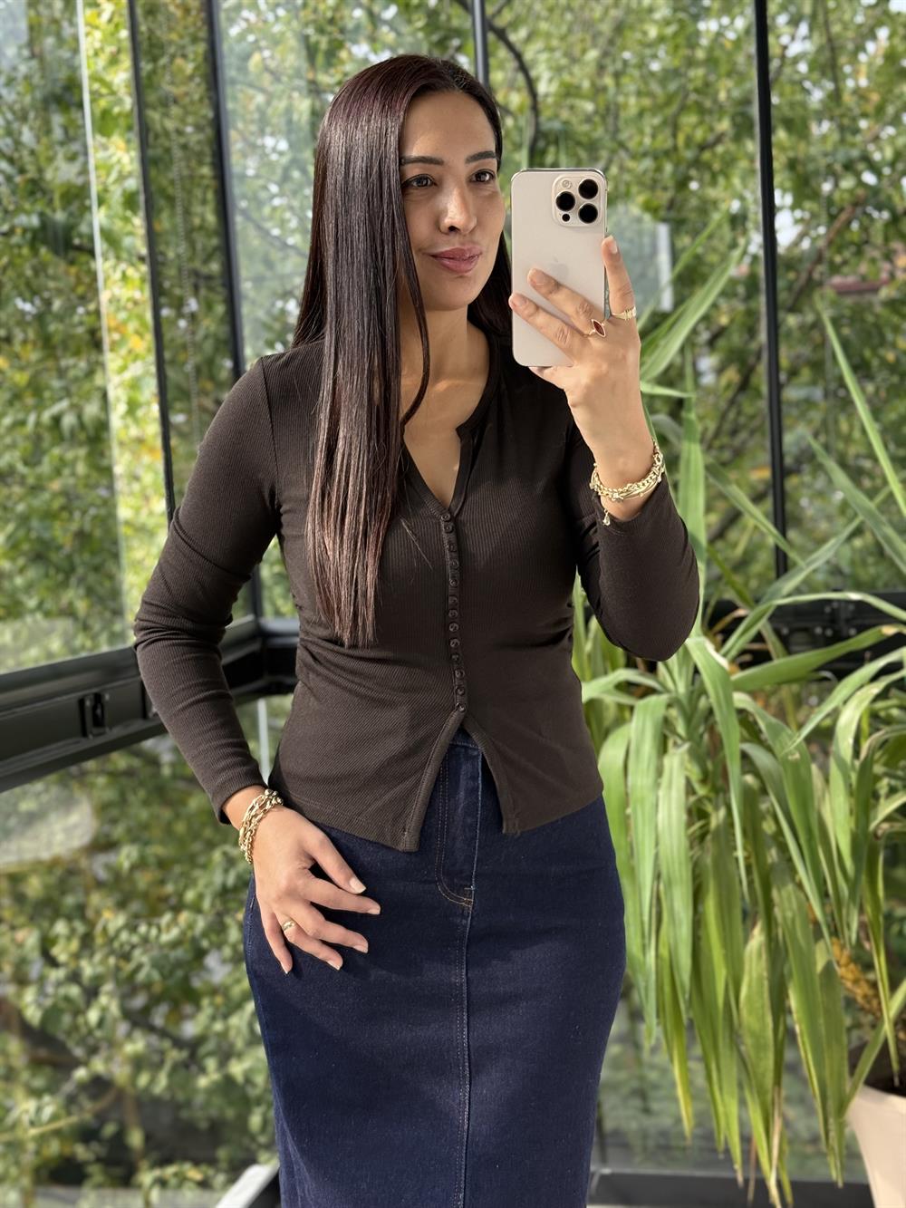 Düğme Detaylı Büzgülü Top Bluz Koyu Kahve