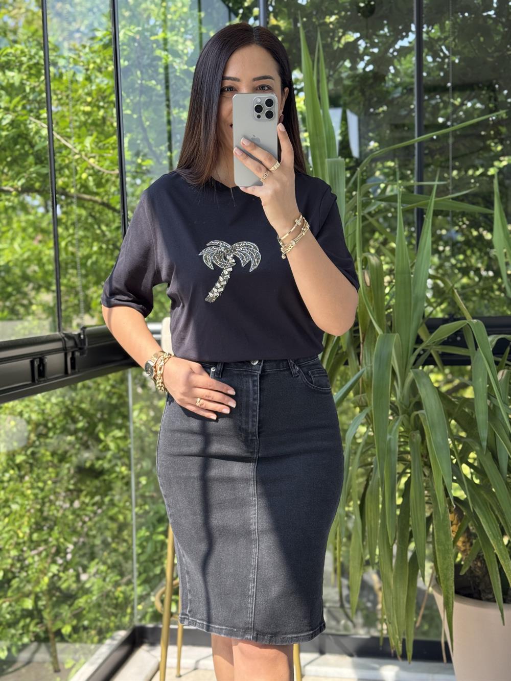 Bymn Palmiye Detaylı Taşlı Tişört Siyah