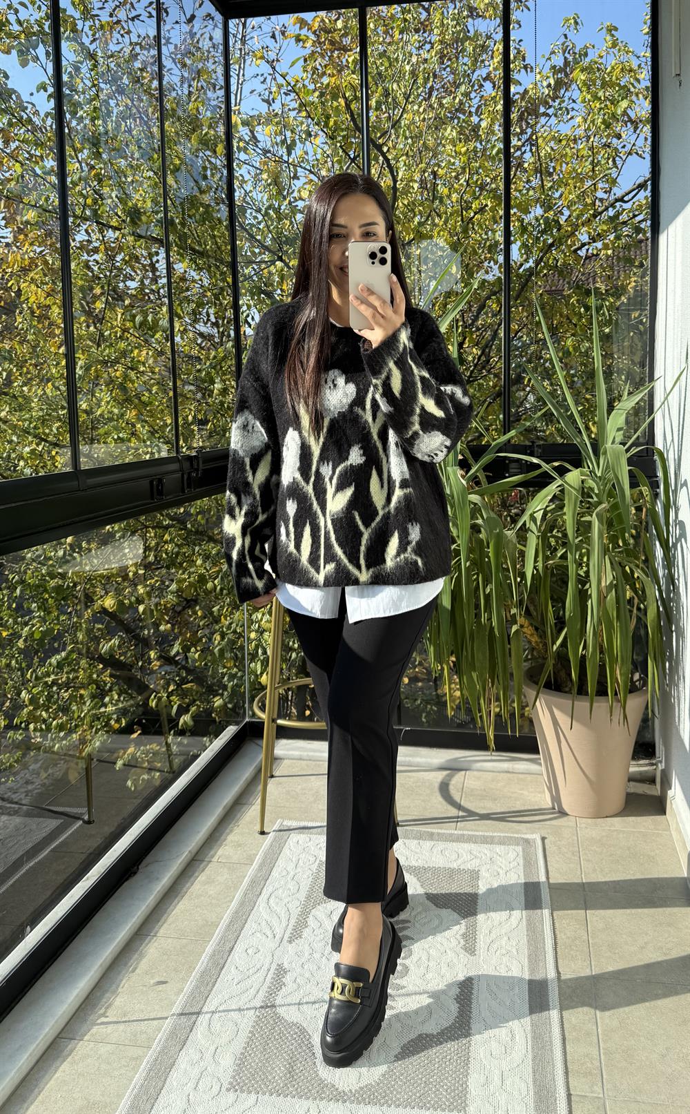 Çiçek Desenli Kazak Siyah