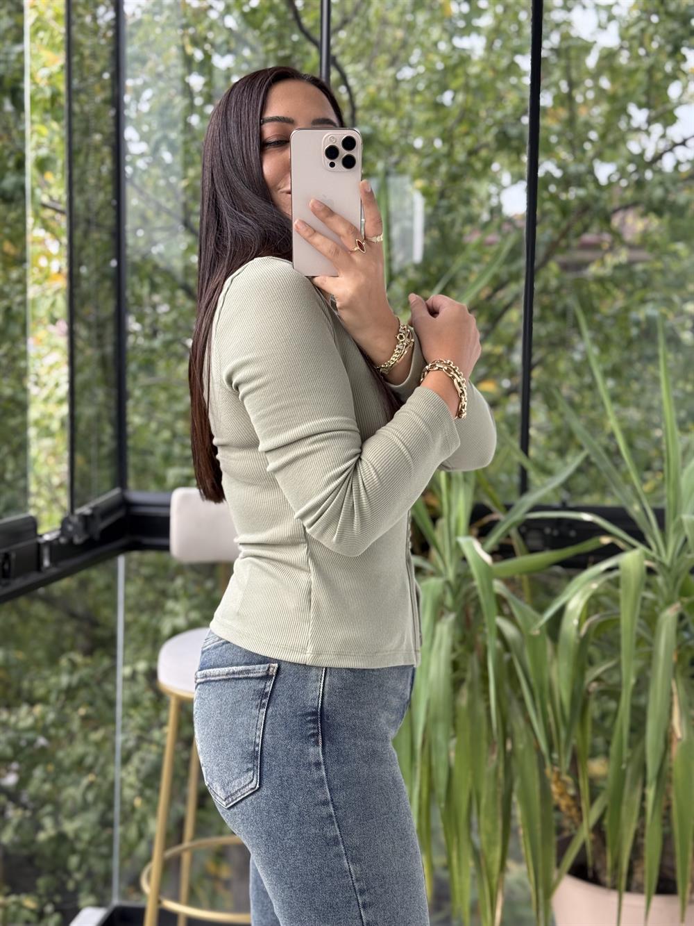 Düğme Detaylı Büzgülü Top Bluz Çağla Yeşili