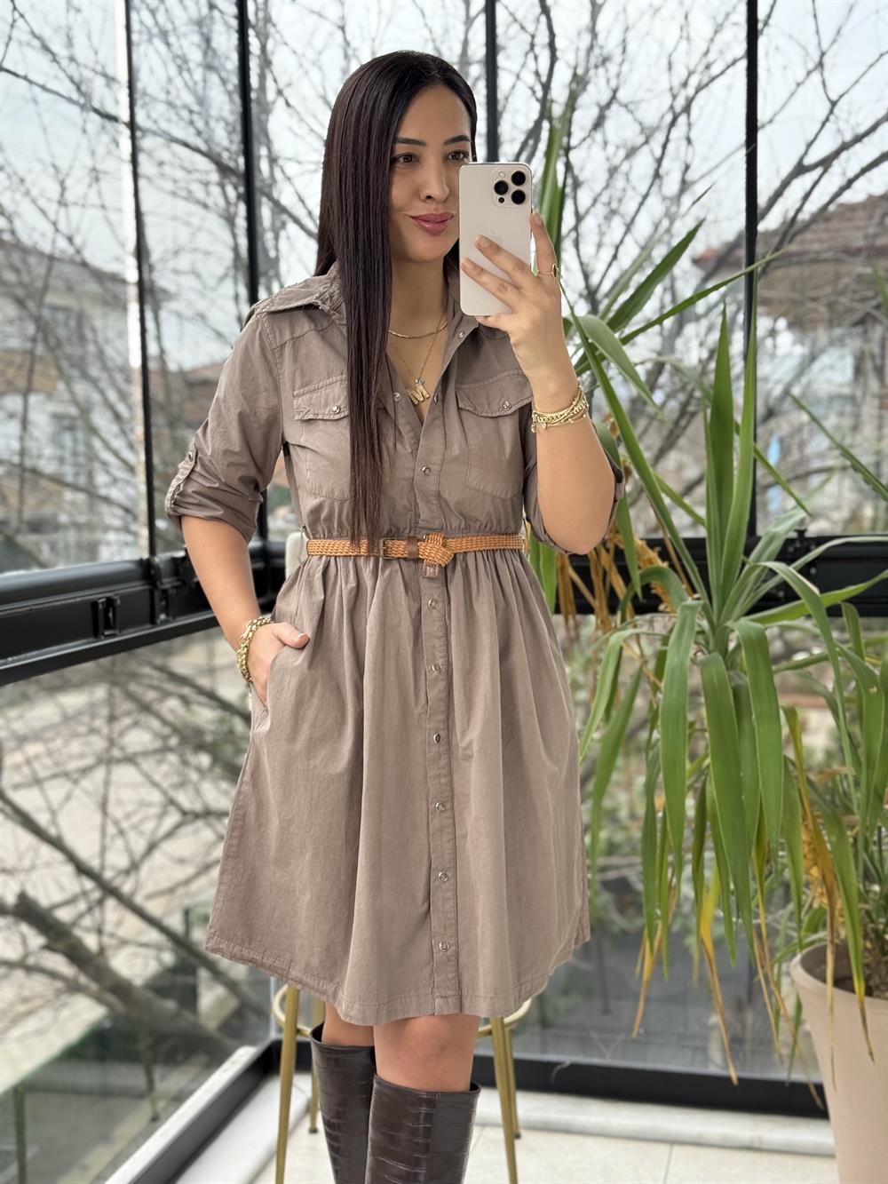 Büzgü Detaylı Kısa Kot Elbise Vizon