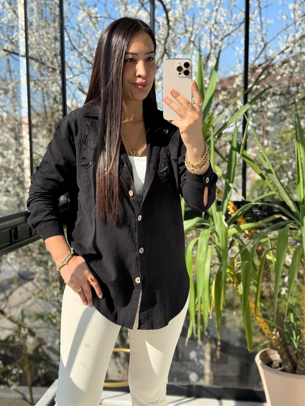 Omuzları ve Arkası Nakışlı Pamuklu Gömlek Siyah