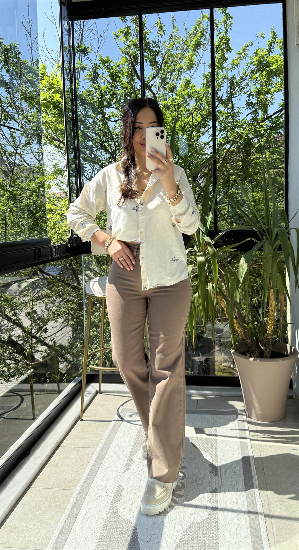 Mavi Kuş Nakışlı Gömlek Natural