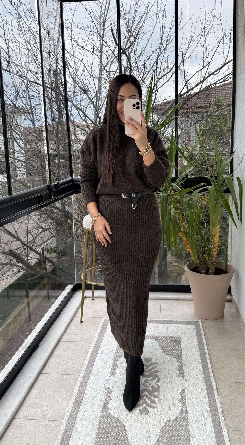 Bisiklet Yaka Yumuşak Dokulu Elbise Koyu Kahve