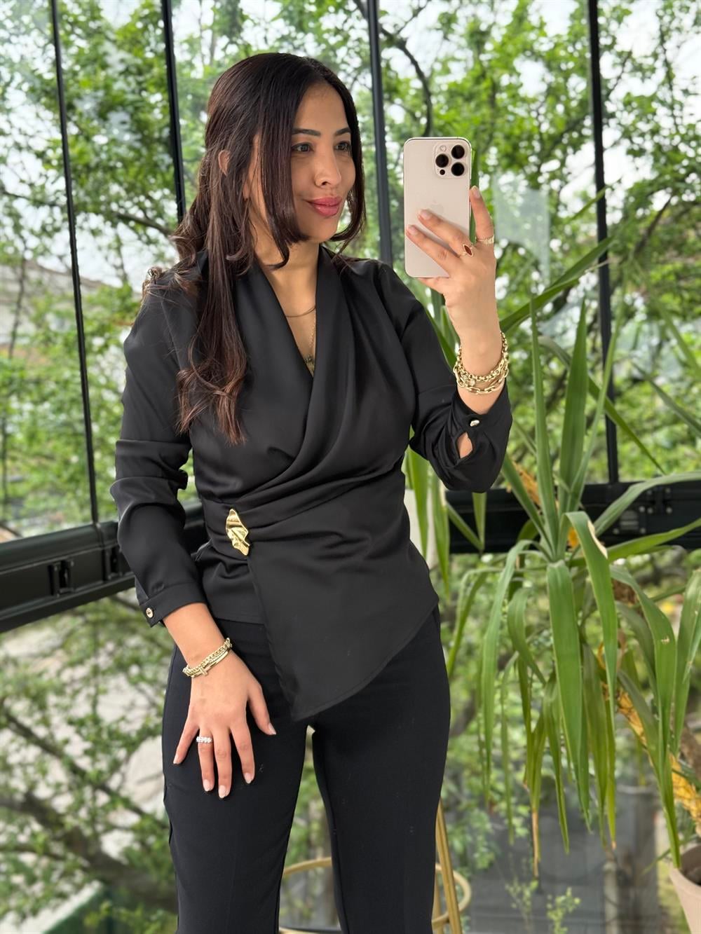 Kruvaze Yan Tokalı Bluz Siyah