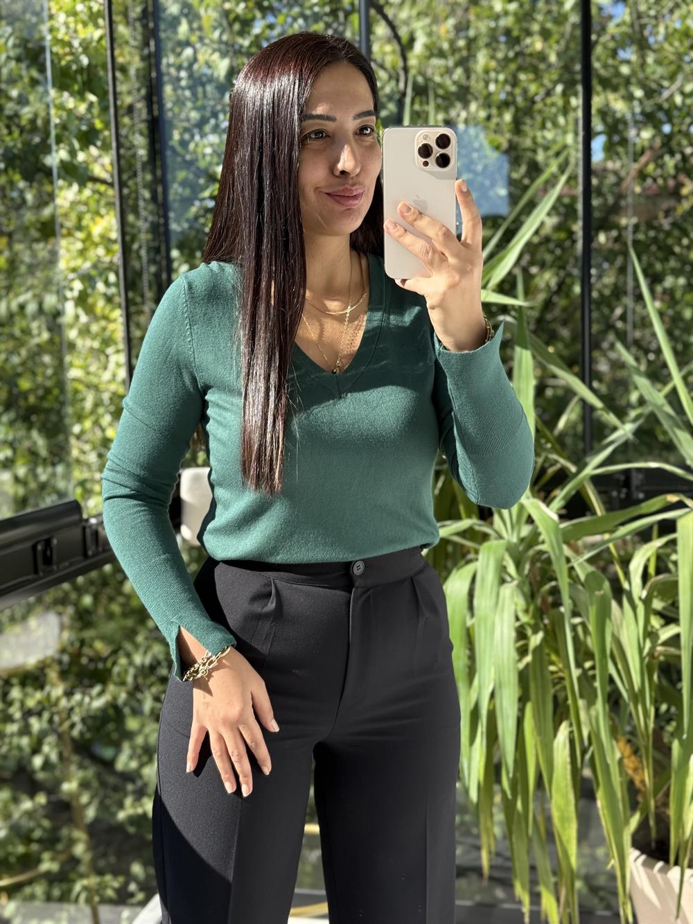 Dilvin V Yaka Kolu Yırtmaçlı Kazak Zümrüt