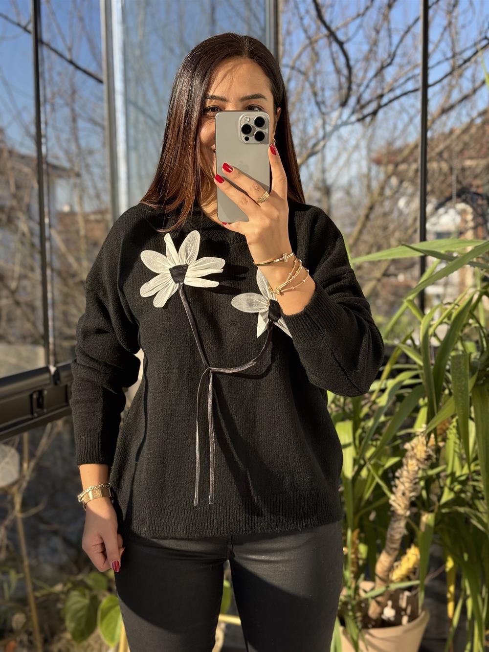 Çiçek Bağlamalı Kazak Siyah