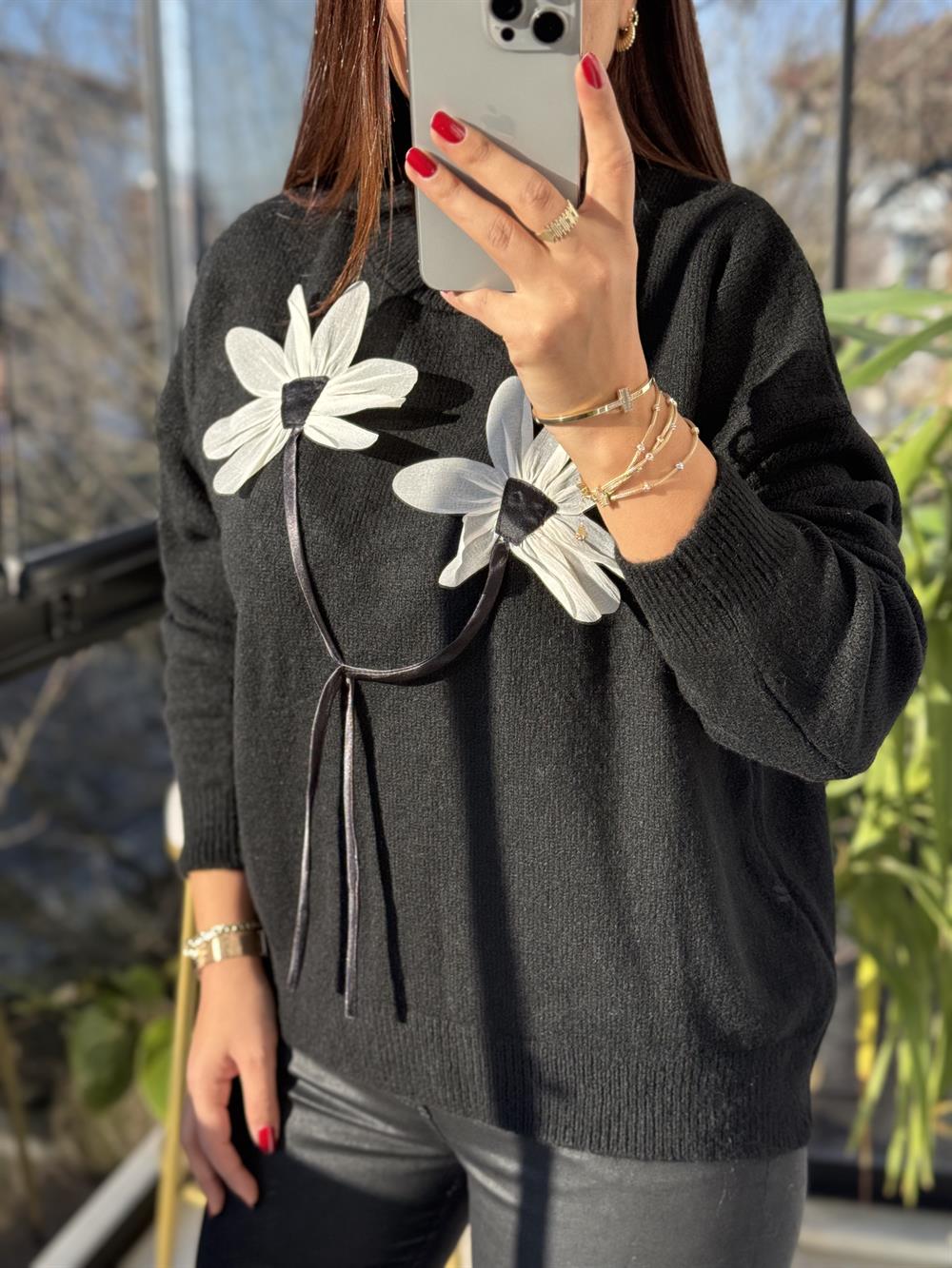 Çiçek Bağlamalı Kazak Siyah