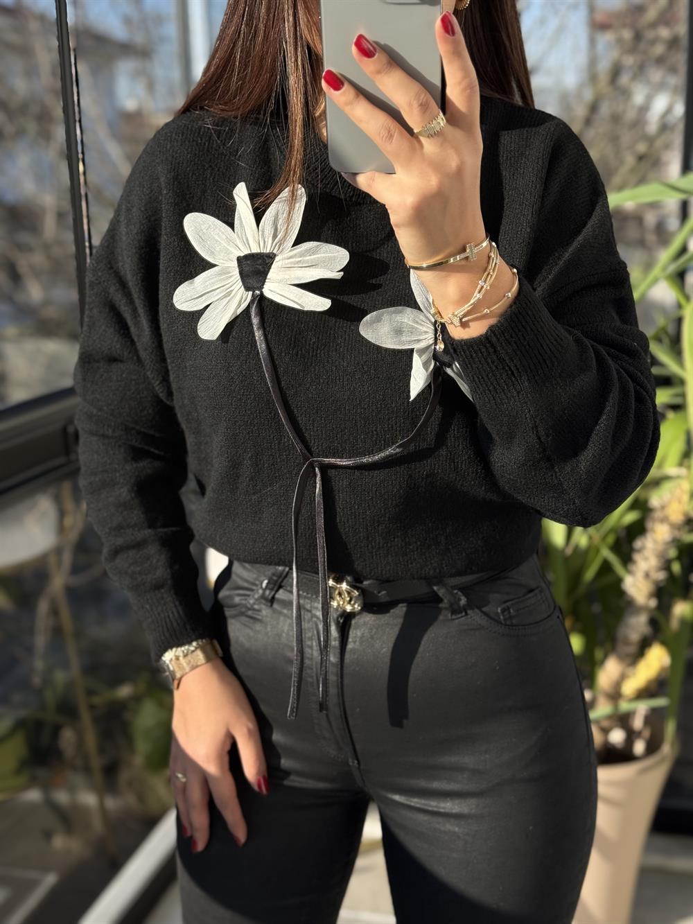 Çiçek Bağlamalı Kazak Siyah